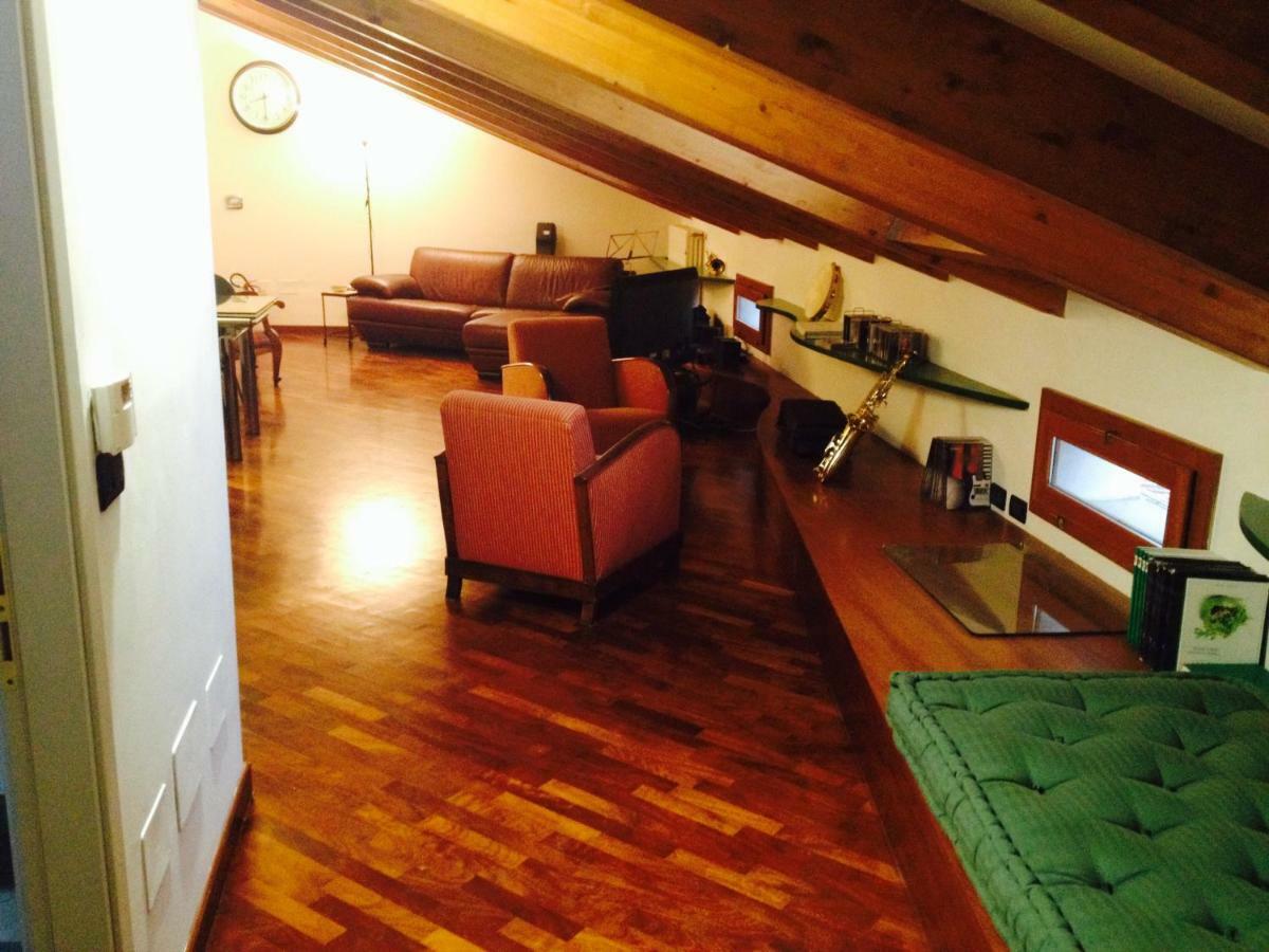 Apartamento La Mansarda Della Musica Bolonia Exterior foto